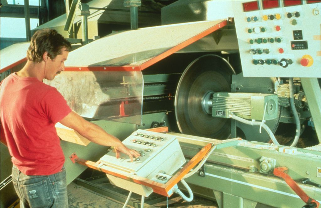 09 Punched metal plate...